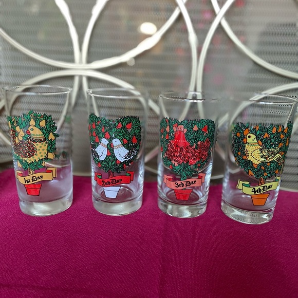 Vintage 12 days of Christmas Glasses. Complete. - Picture 1 of 3
